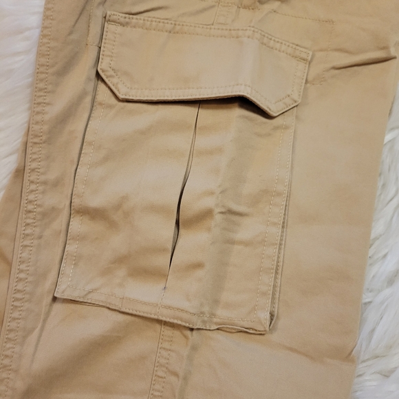 Abercrombie and Fitch Curve Love Relaxed Cargo Pants - khaki - Picture 8 of 8
